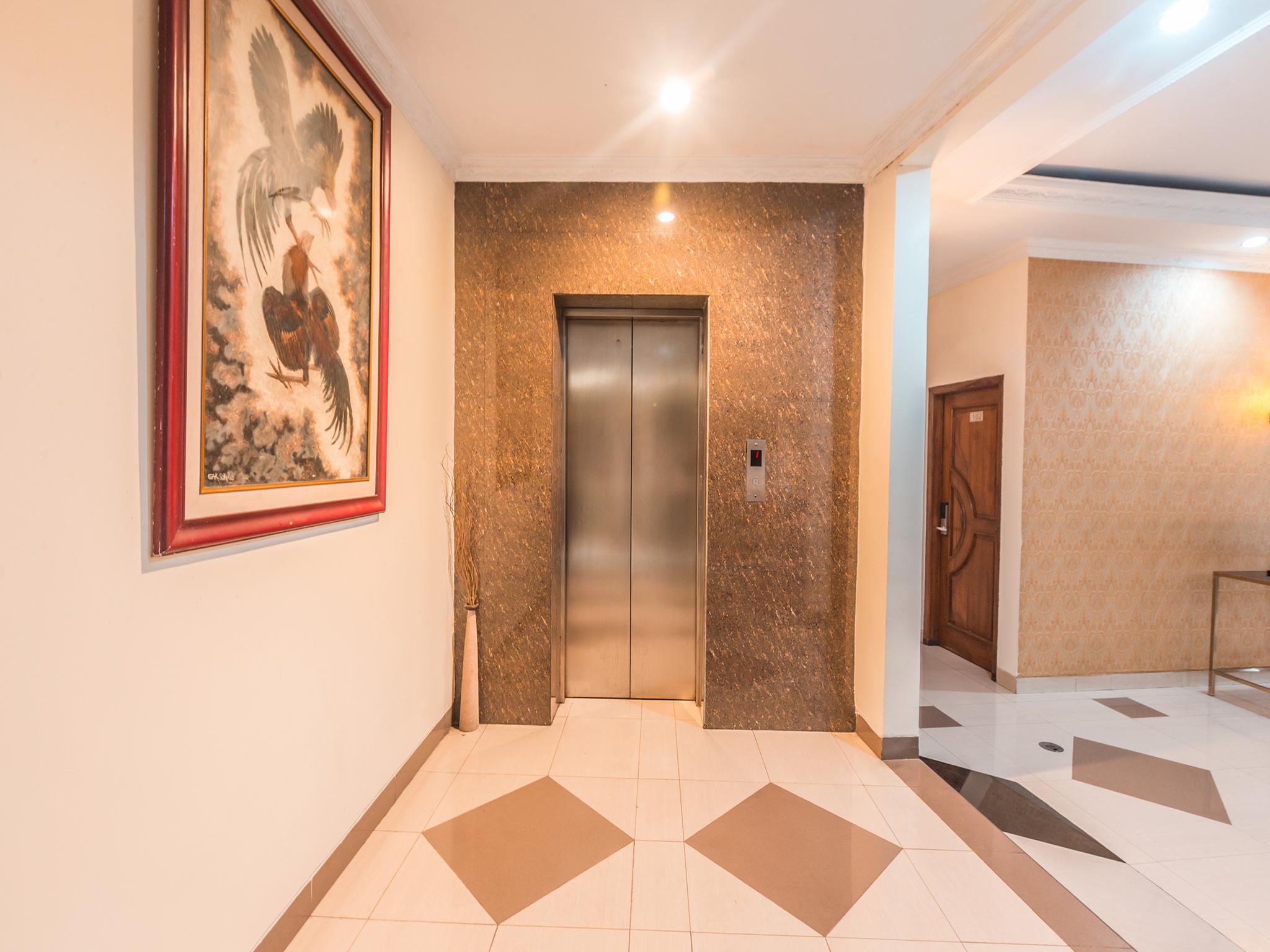 Oyo 1667 Wisma Lux Barkah Jakarta Exteriér fotografie